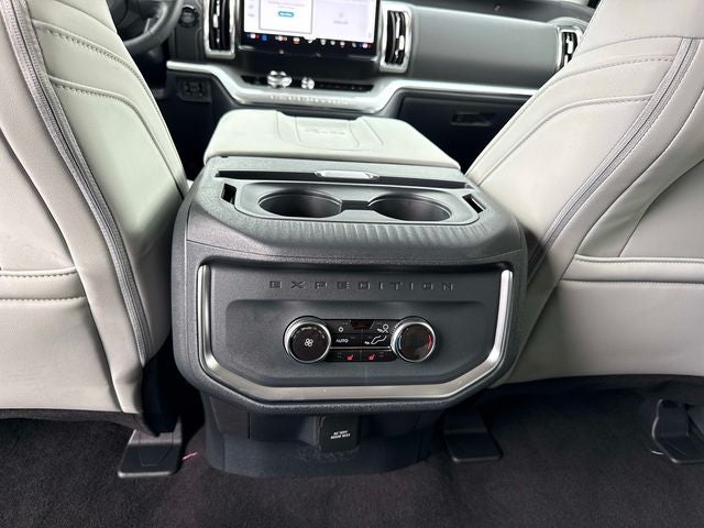 2027 Ford Expedition Platinum 30th Anniversary