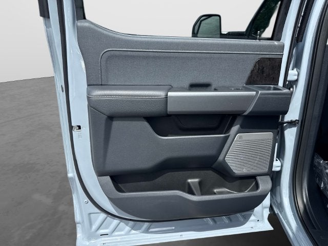 2027 Ford F-350SD Lariat DRW