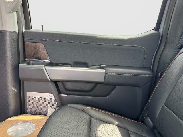 2027 Ford F-350SD Lariat DRW