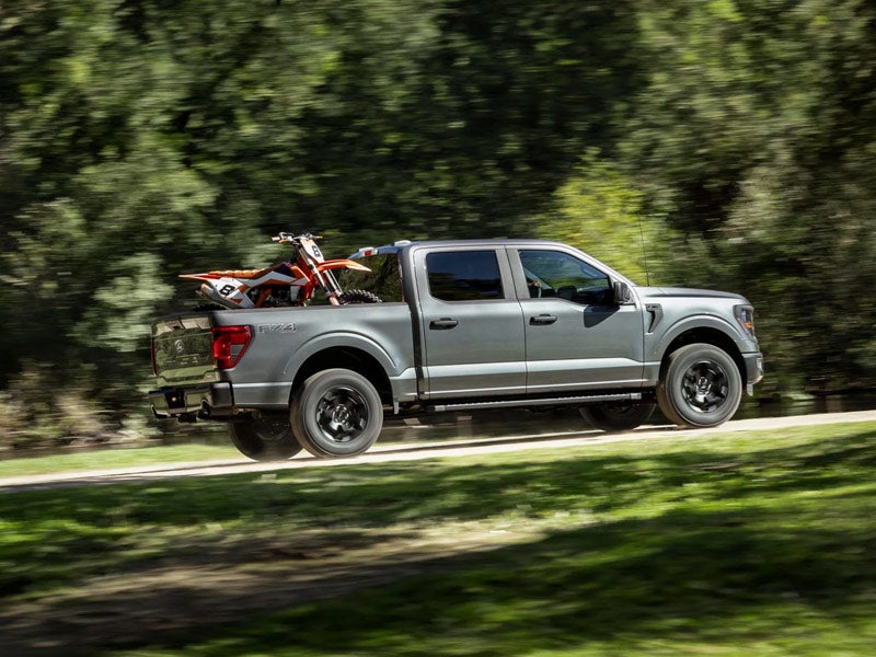 Exterior of Ford dealership near Tavares, FL